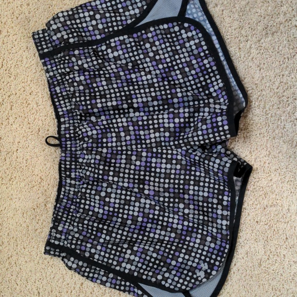 Under Armour running shorts - Picture 1 of 3